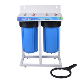Голубой водяной фильтр дома цвета, под системой ПП водяного фильтра раковины материальной