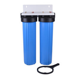Голубой пластиковый домашний водяной фильтр, белый этап водяного фильтра 2 раковины снабжения жилищем
